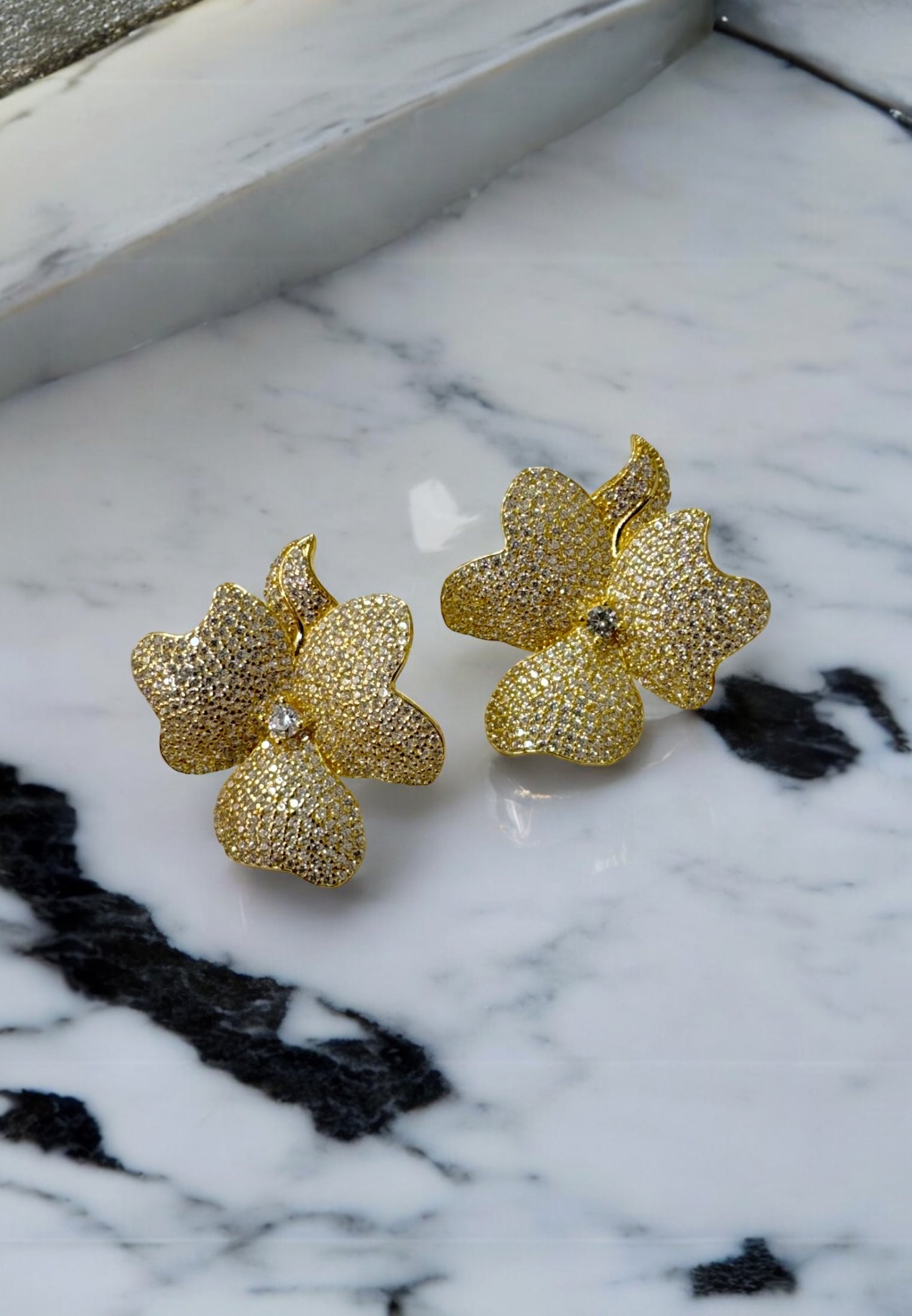 Flower Large Stud Earrings Gold