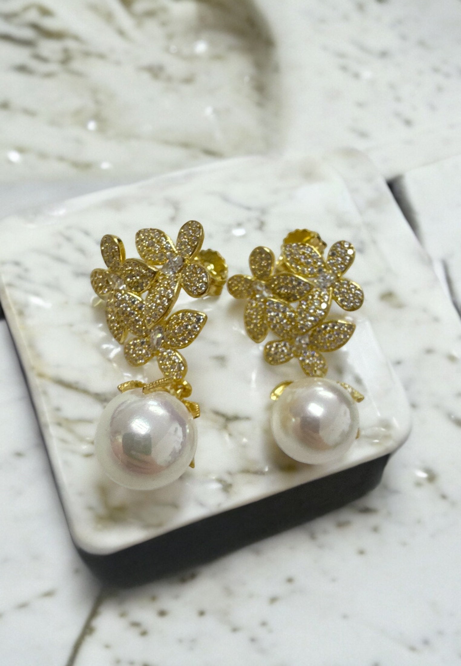 Flowers Pearl Earrings Gold White