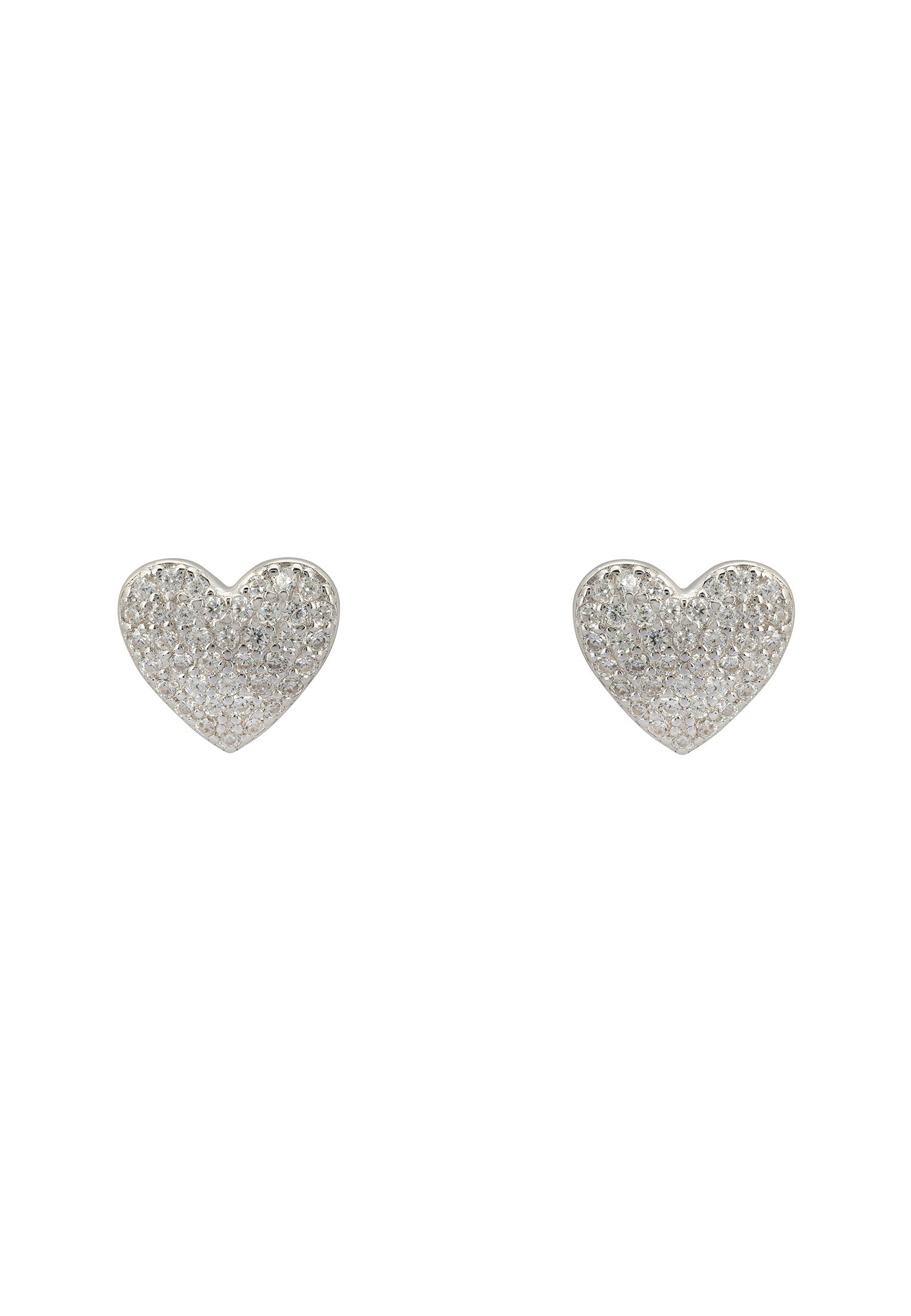 Aretes con forma de corazón y brillo en plata