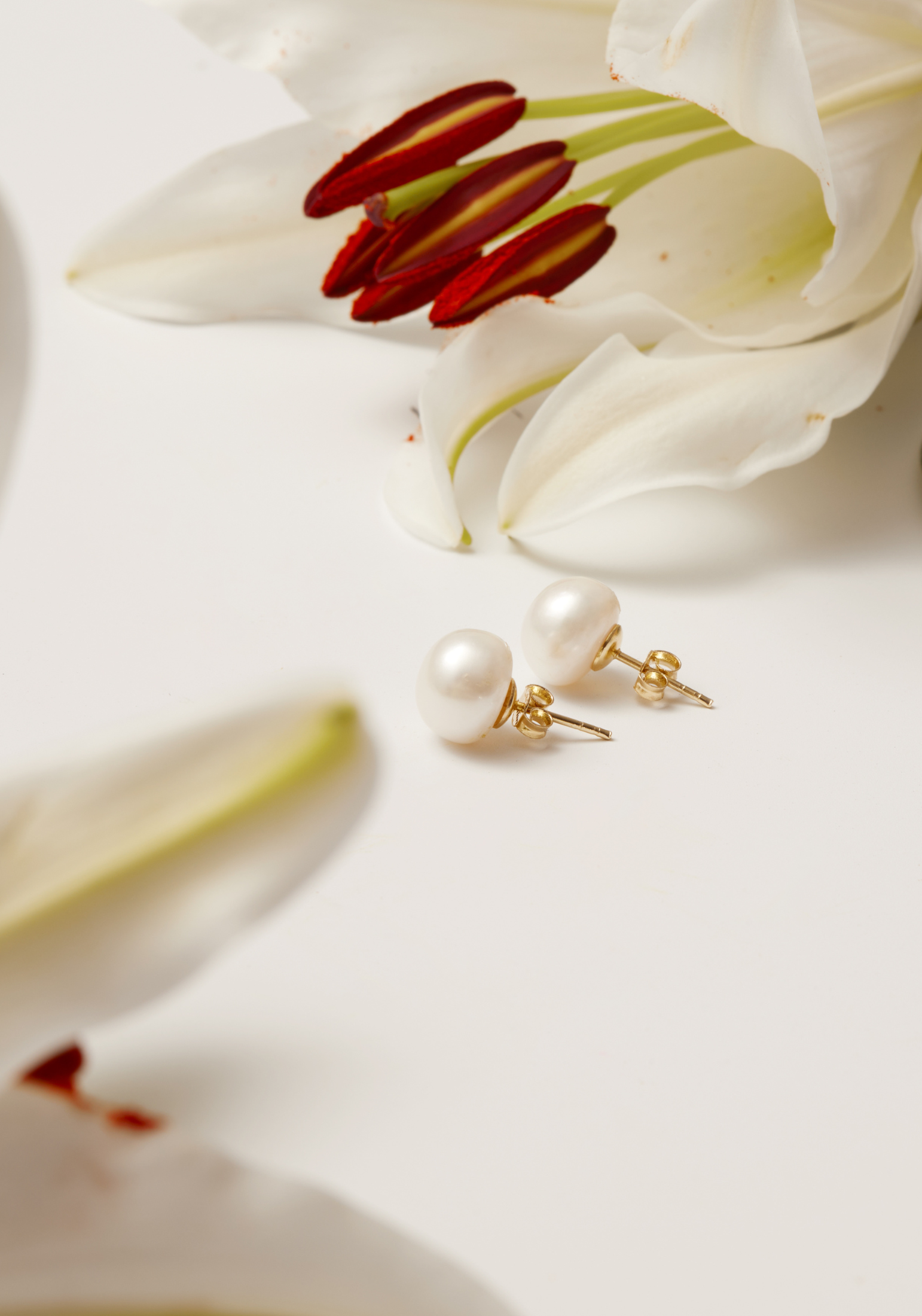 Solid 14K Gold 11mm Classic Natural Pearl Stud Earrings